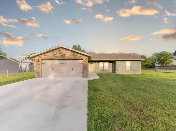 704 Robin Road, Mountain Grove, MO 65711