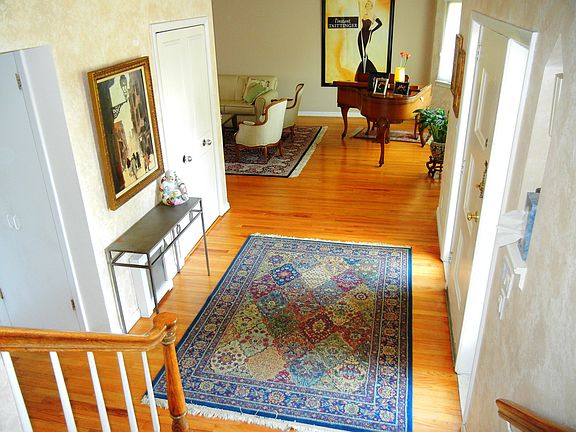 2nd image of 18 Teakwood Ln
