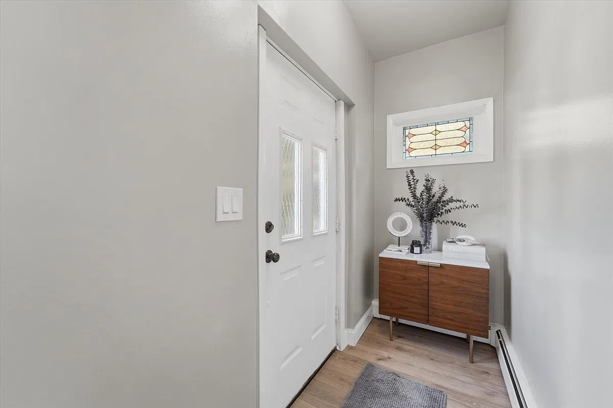 3 bed, 1.5 bath, 1550 sqft, $4,500 — Photo 2