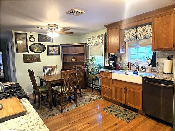 2nd image of 402 Main St