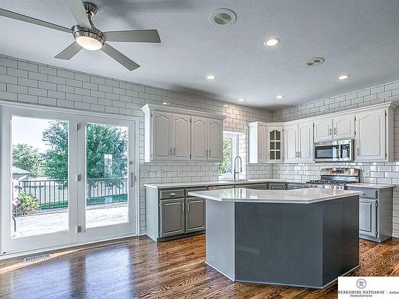 3rd image of 6511 N 160th Ave