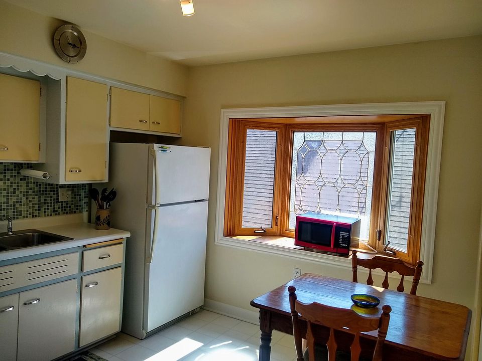 Beautiful Bay Window in kitchen.