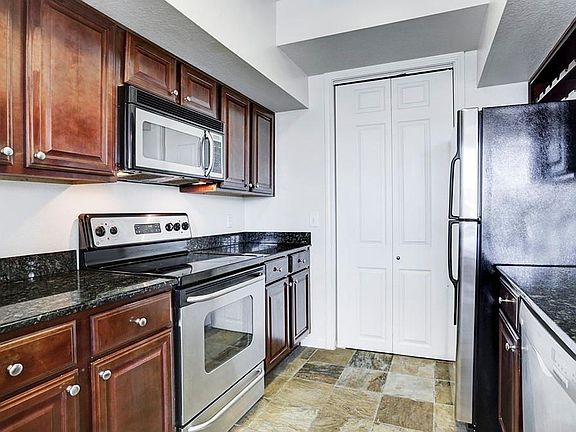 5th image of 7575 Kirby Dr APT 2304