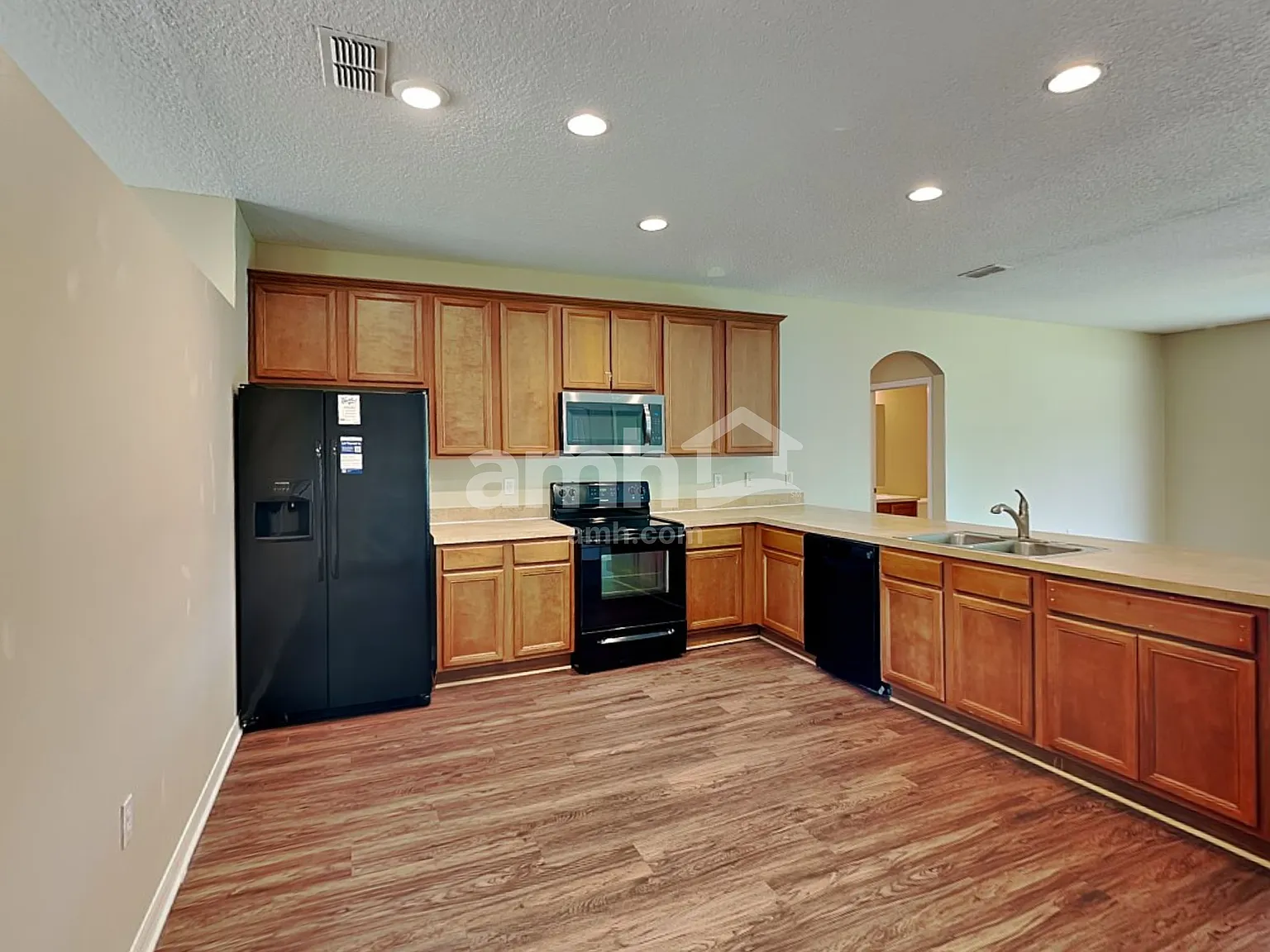 4 bed, 3.0 bath, 2520 sqft, $2,445 — Photo 3
