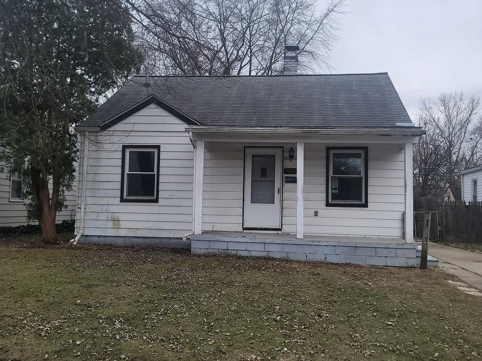 24313 Stanford St — Photo 2