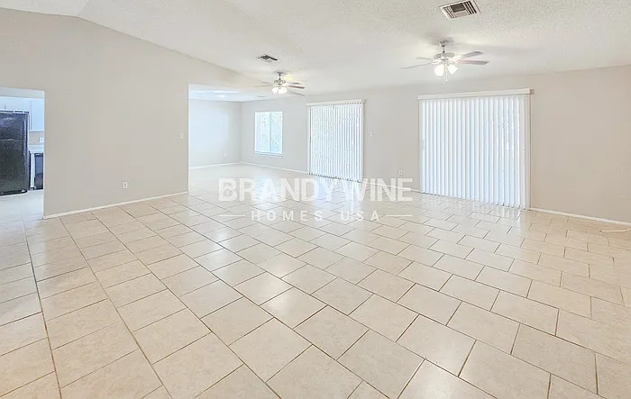28305 International Ct — Photo 3