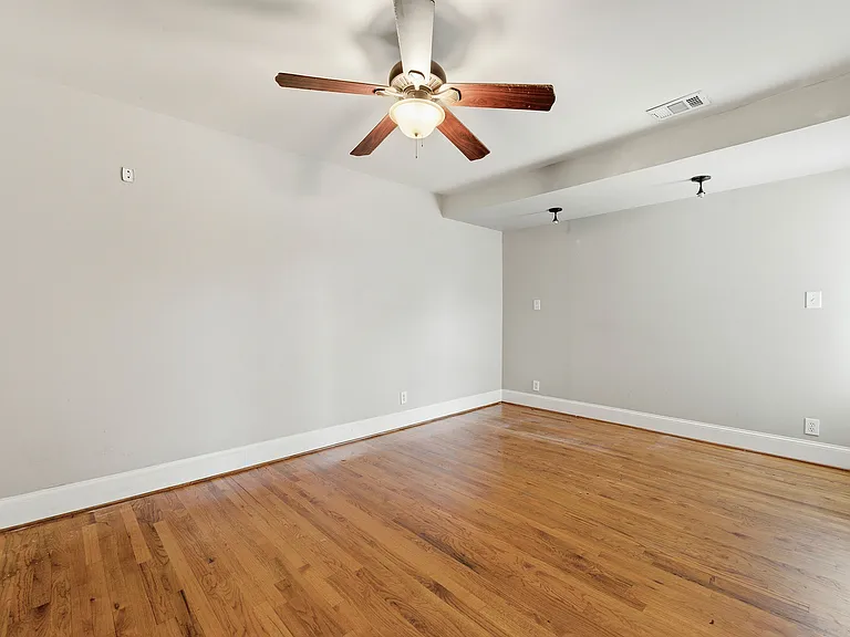 202 Warren St — Photo 9