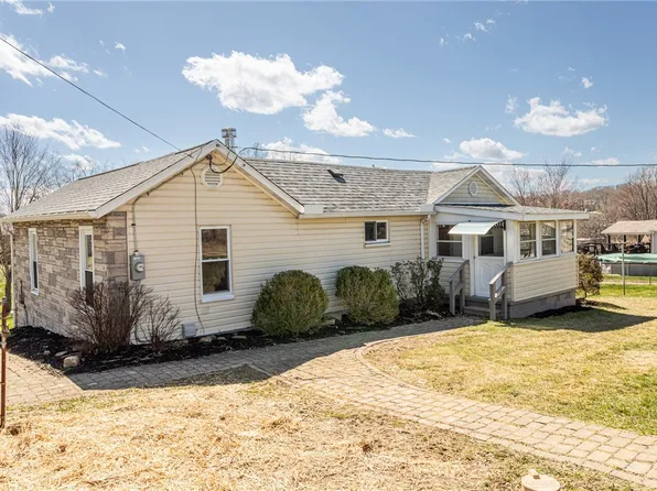 1015 Liberty St E, Scottdale, PA 15683