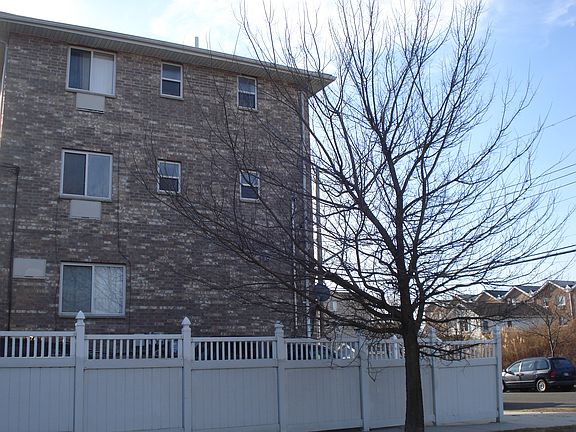 4th image of 284 Davis Ave