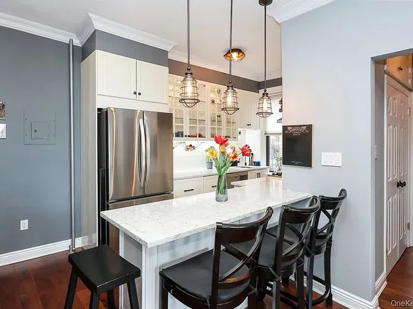 24-65 38th St APT 10C, Astoria, NY 11103