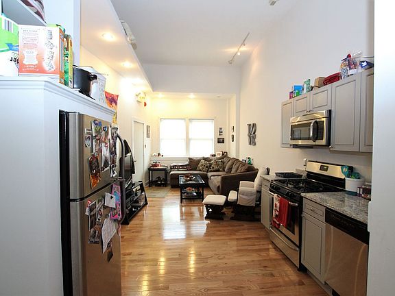 4th image of 2943 W Girard Ave #1
