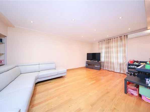 2415 East 27th Street image 13 of 37