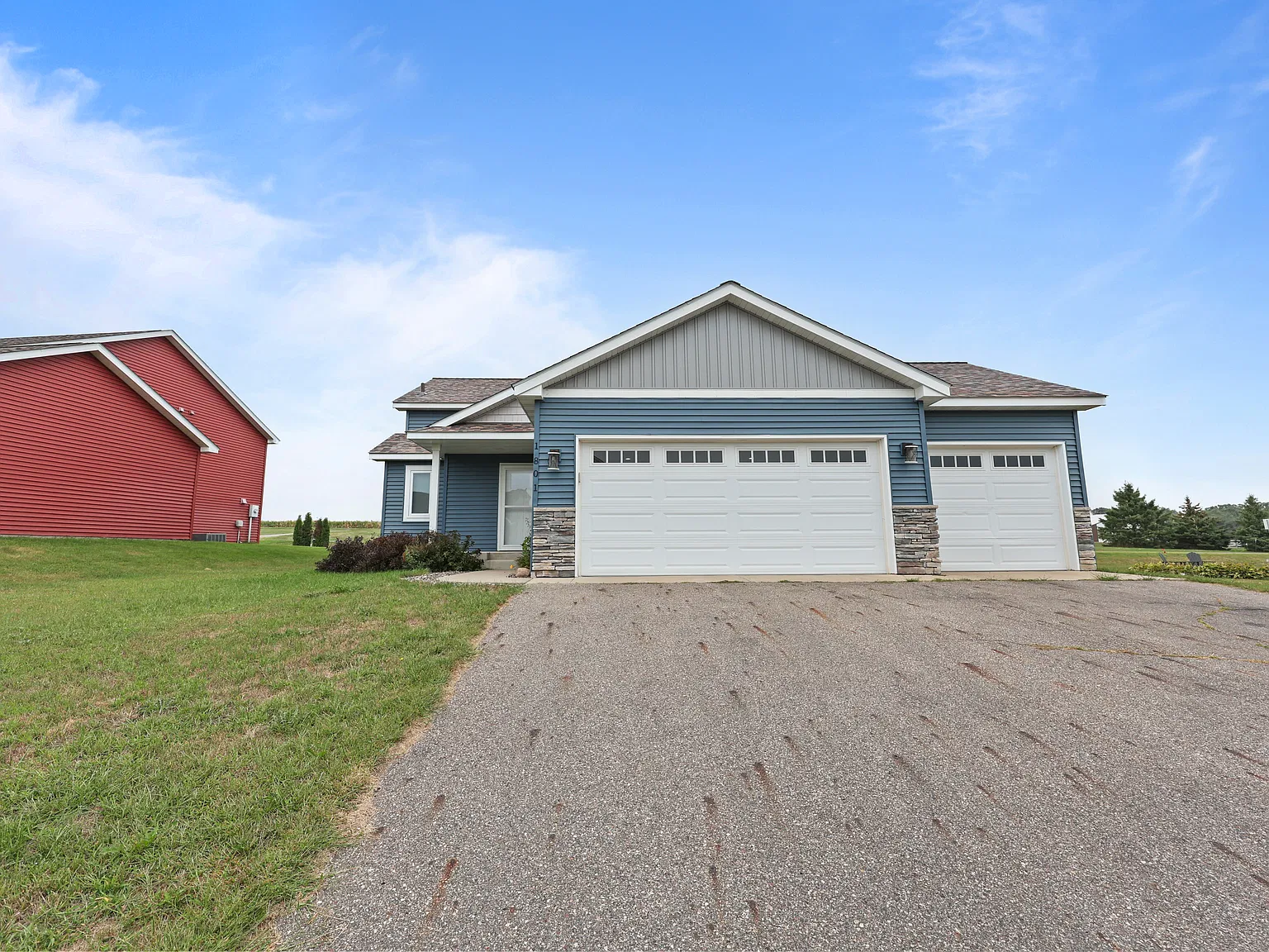 4 bed, 1872 sqft, $2,095 — Photo 1
