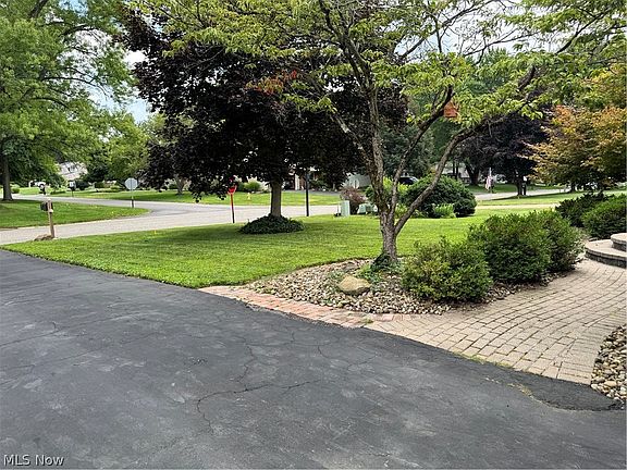 3rd image of 7763 Raglan Dr NE