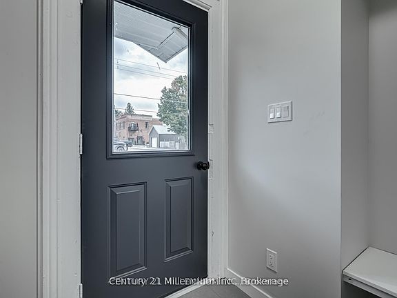 4th image of 276 Edward St