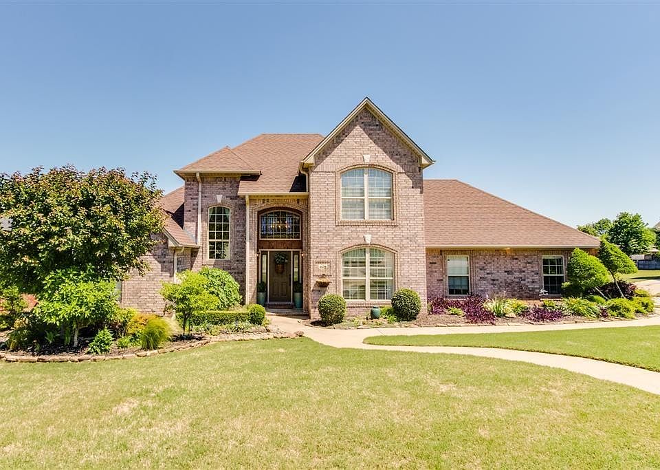 1st image of 2222 Parkridge Dr