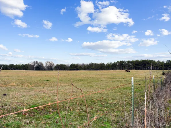 10 E 2100th Rd, Hugo, OK 74743