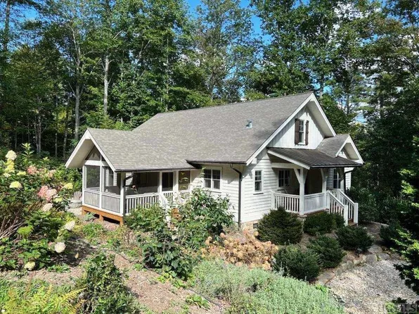 30 Bunker Hill Lane, Cullowhee, NC 28723