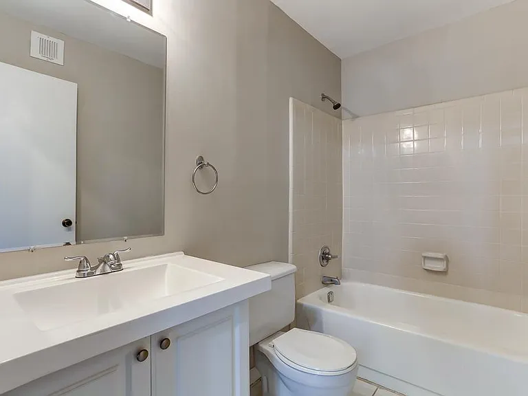 2512 Huntingdon Chase — Photo 4