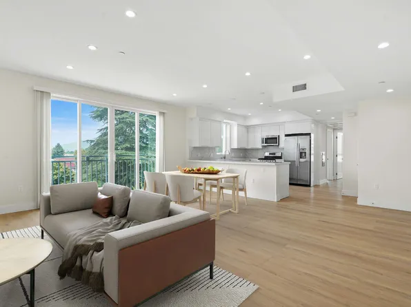 11042 La Maida St #202, North Hollywood, CA 91601