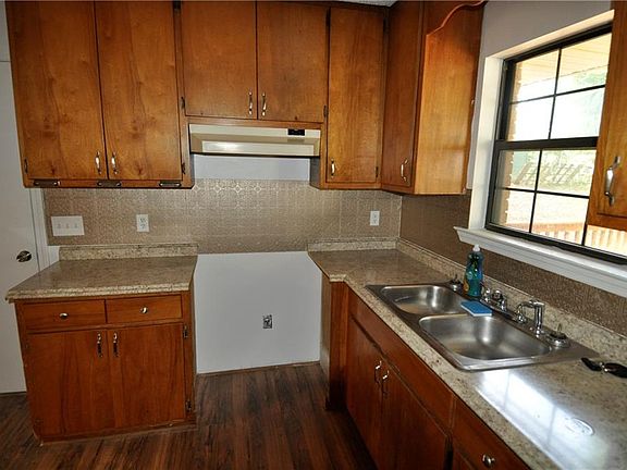 4th image of 3298 Thousand Oaks Dr