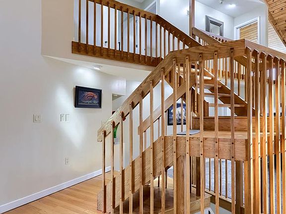 4th image of 315 Winding Hill Dr