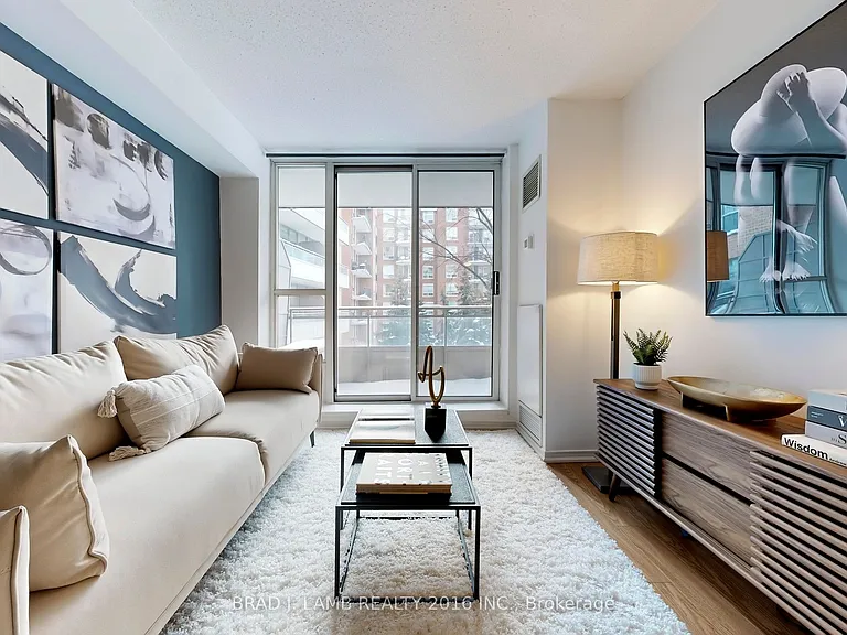 245 Davisville Ave #302 — Photo 3