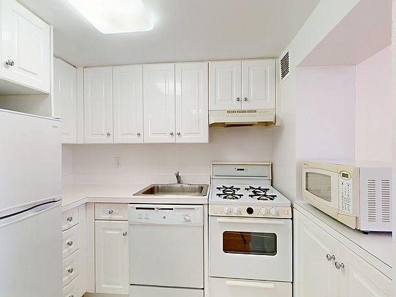5th image of 1 Astor Pl APT 5H
