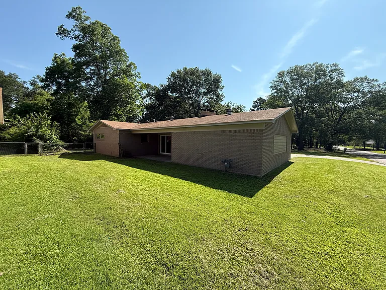 Arnold Dr — Photo 16