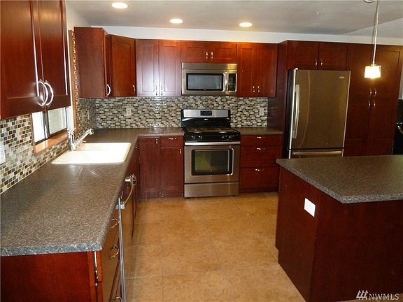 3rd image of 8832 Hartwood Ct SE