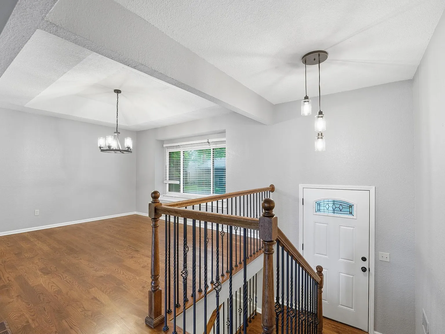3 bed, 2.5 bath, 1913 sqft, $2,600 — Photo 3