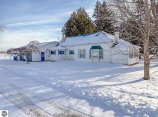 210 Barbour St, Coleman, MI 48618