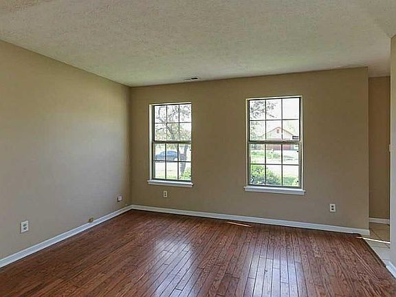 2nd image of 5856 Lakefield Dr
