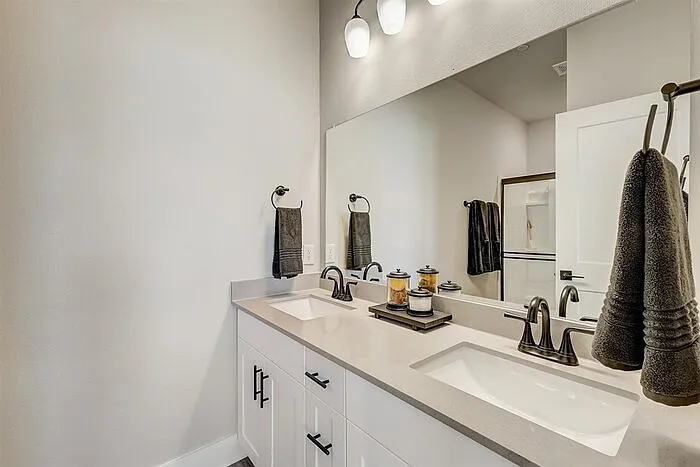 3901 Constantine Dr — Photo 18