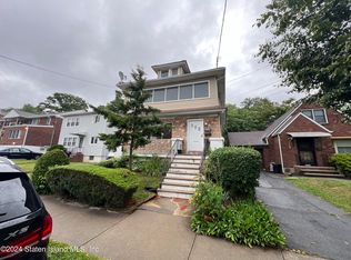 1042 Victory Blvd, Staten Island, NY 10301