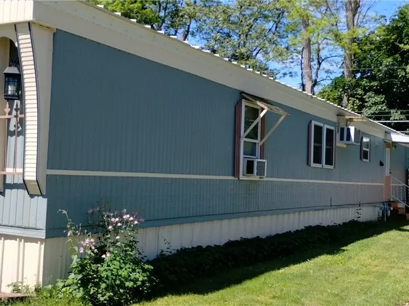 17 Sebastian Dr, Rochester, NY 14625