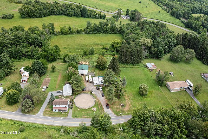 3rd image of 420 Caverns Road