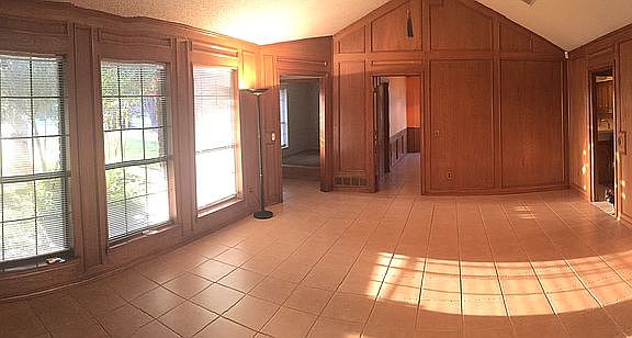 4th image of 424 Rocky Glen Cir