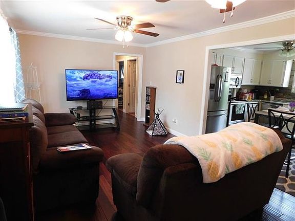 3rd image of 4023 Pineview Dr NW