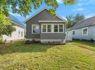 1046 12th St NE, Cedar Rapids, IA 52402