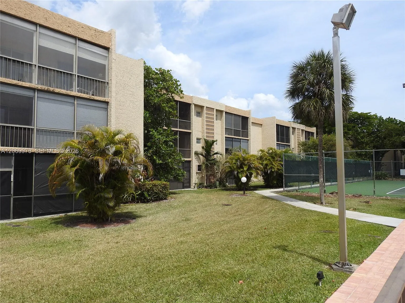 Kendall Acres West Condo — Photo 3