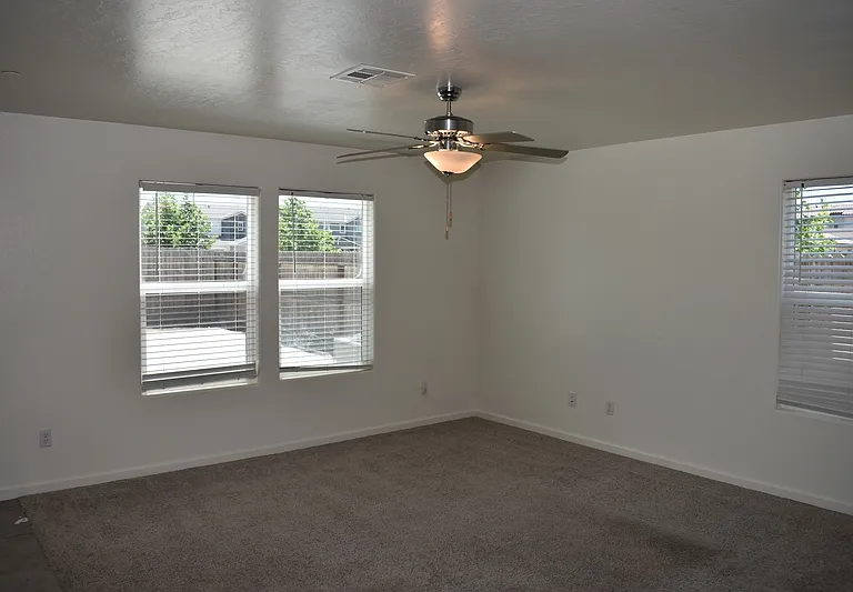 698 Jessie Dr — Photo 6