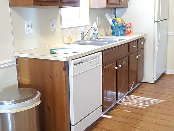 5th image of 337 Farm Place Ct NE