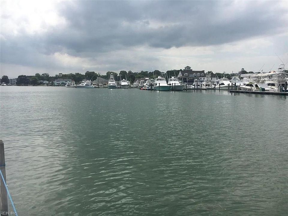 1st image of 409 Harbour Pt APT 301