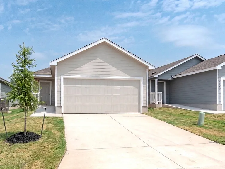 1115 Janzen Rd — Photo 1