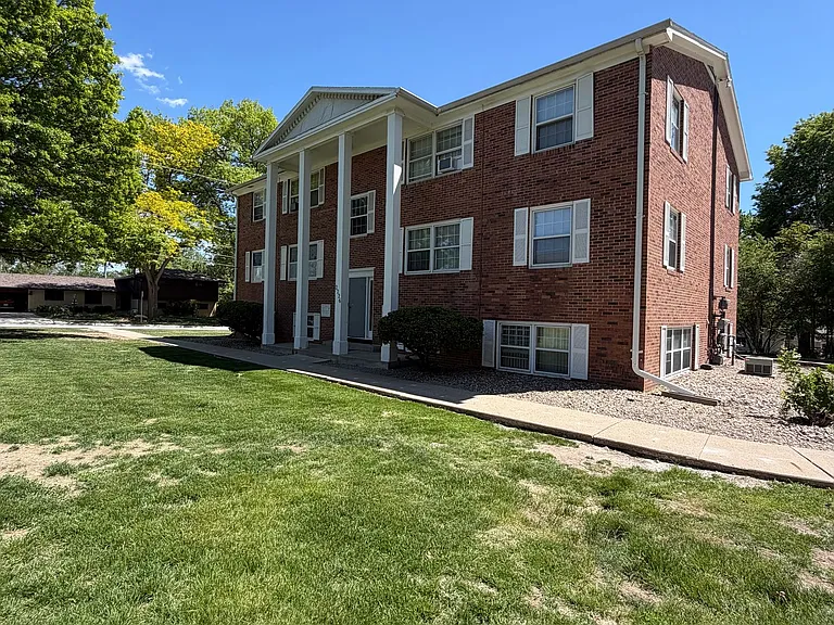 Welcome to Manor Heights Apartments! — Photo 2