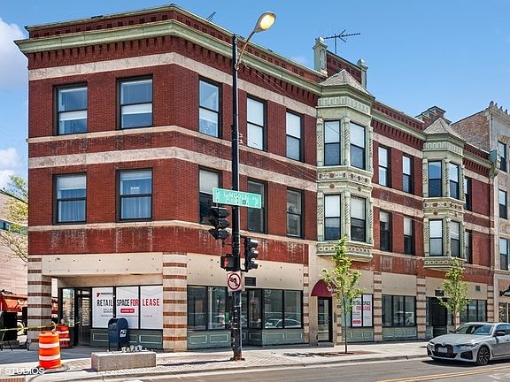 2nd image of 3175 N Lincoln Ave APT 301