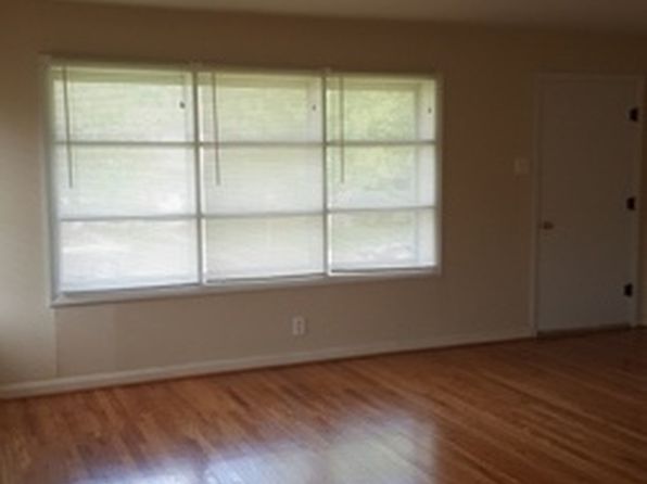 1 Banbury Ct, Saint Louis, MO 63126