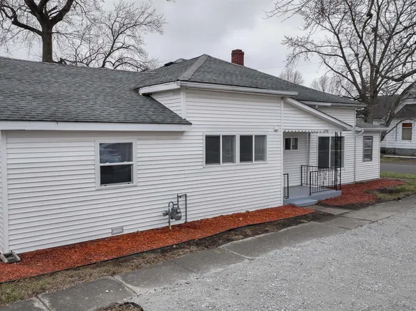 208 N Burke St, Wolcott, IN 47995