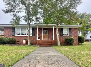 61 W Bruce St, Mc Rae, GA 31055